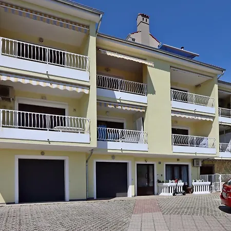 Lägenhet With Parking Space Krk - 21845 Krk Town